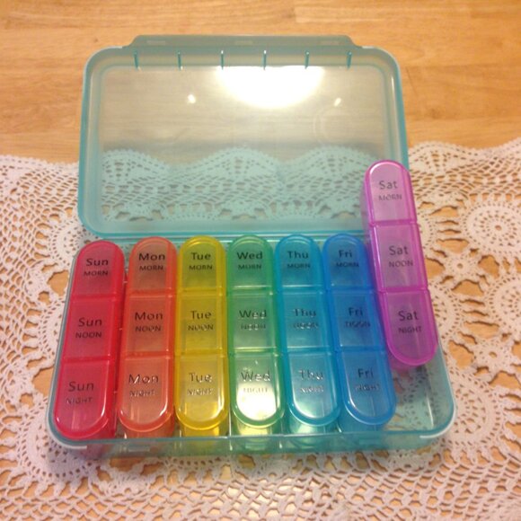 Pill keeper with removable daily pill boxes inside - Picture 4 of 5